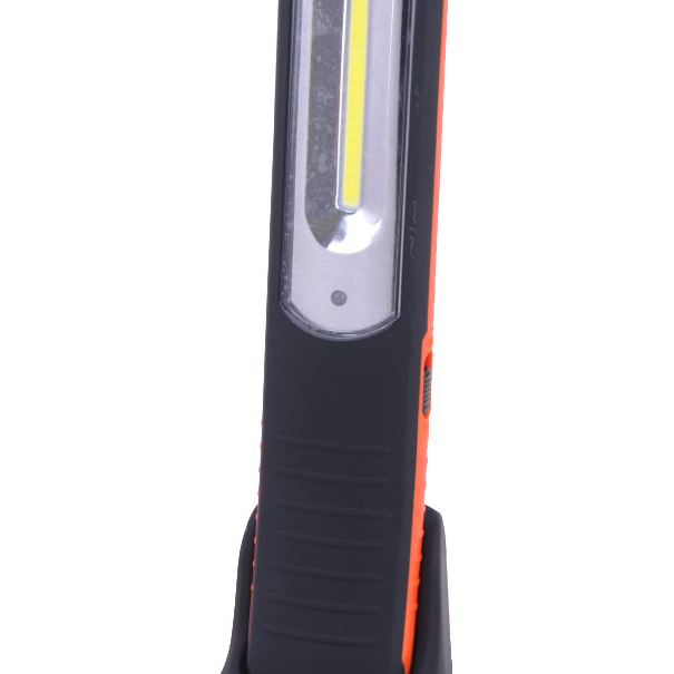 BALADEUSE RECHARGEABLE A LED COB - 300 LUMENS - 3 NIVEAUX D'ECLAIRAGE - +- 3 HEURES D'AUTONOMIE